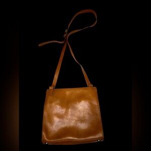 Authentic Hobo Shoulder Bag Tan Leather – Classic Minimalist Crossbody Purse